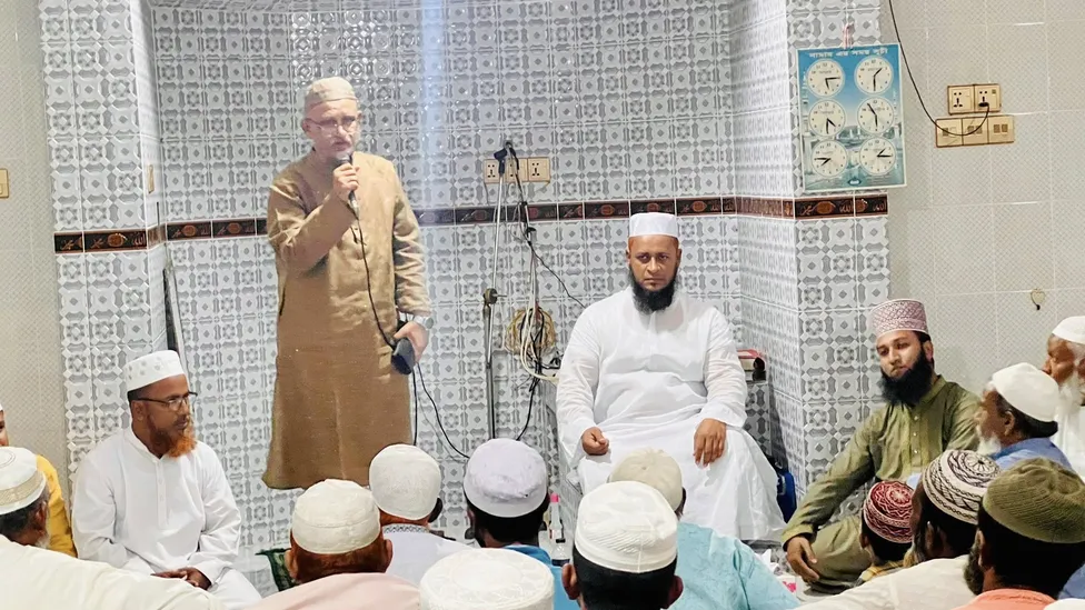 মুন্সিরহাট ইউনিয়নের করইয়া কালিকাপুর শান্তির বাজার মসজিদে মহতী সিরাত মাহফিল অনুষ্ঠিত