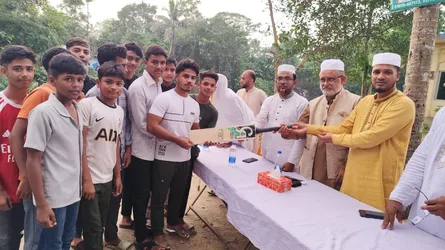পেঁছিবাড়ী গ্রামে জামায়াতে ইসলামী মনোনীত এমপি প্রার্থী এডভোকেট এস. এম. কামাল উদ্দিনের উঠান বৈঠক, ক্রীড়া সামগ্রী বিতরণ